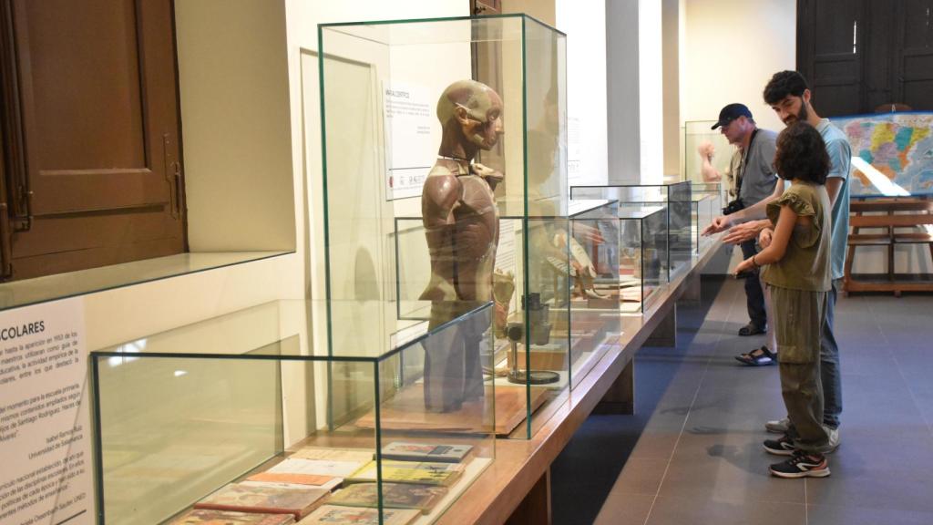 Visitantes en el Museo Pedagógico de Zamora