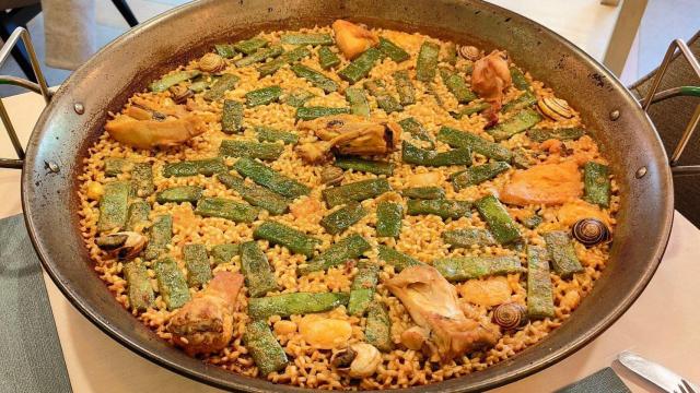 Una de las paellas valencianas del restaurante.