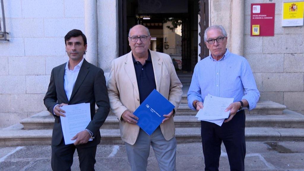 El alcalde de Quismondo, José Eugenio del Castillo; el alcalde de El Carpio de Tajo, Diego Martín y el alcalde de Hormigos, Emilio Pérez.