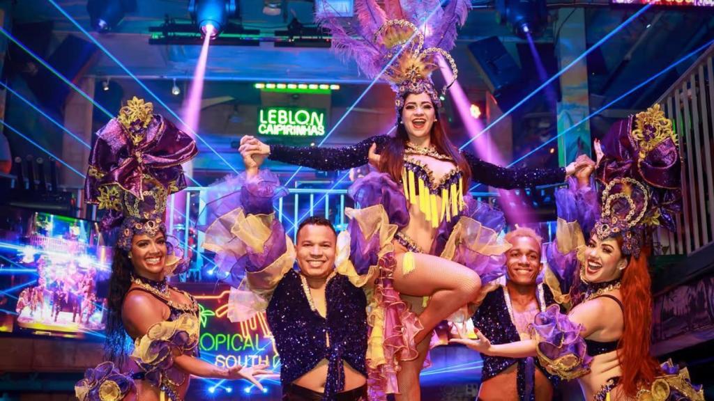 El club donde puedes vivir una experiencia gastronómica de primera clase” en Miami South Beach: comida, tragos y shows en vivo