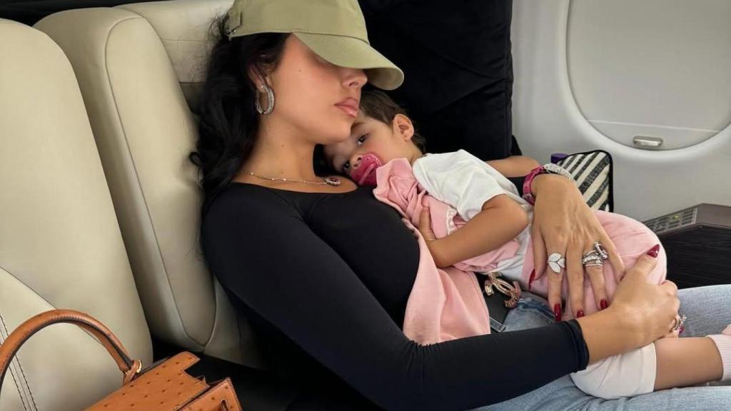 Georgina Rodriguez con su hija.