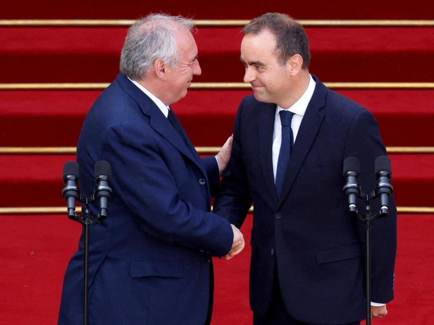 Traspaso de poderes en Matignon entre François Bayrou y su sucesor Sébastien Lecornu.