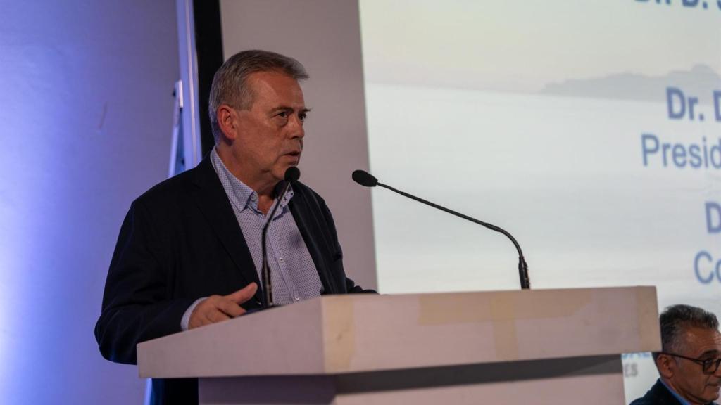 El conselleiro de Sanidade, Antonio Gómez Caamaño, inaugura el Congreso Anual del Grupo Español de Neurorradiología Intervencionista