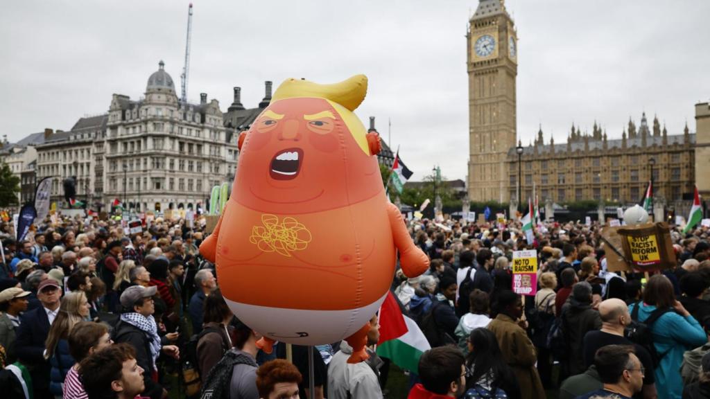 Un globo Baby Trump Blimp durante la manifestación multitudinaria en el centro de Londres contra la visita del presidente de EEUU a Reino Unido.