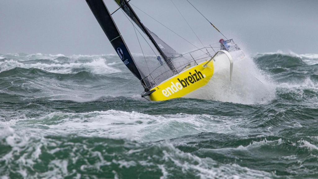 La flota durante la etapa anterior, a su paso por el Canal de la Mancha