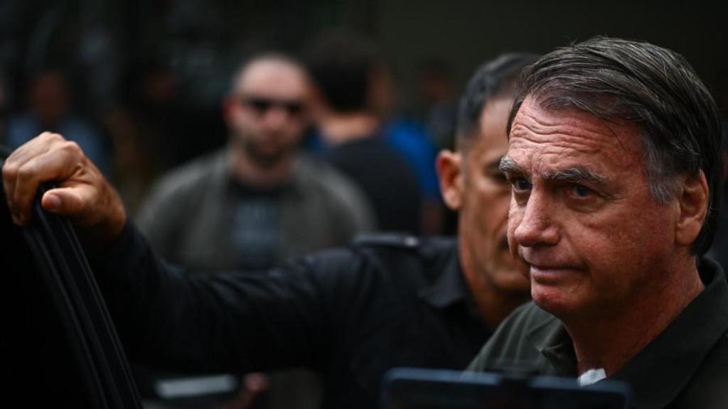 Jair Bolsonaro sale del hospital DF Star tras someterse a un procedimiento médico en Brasilia (Brasil).