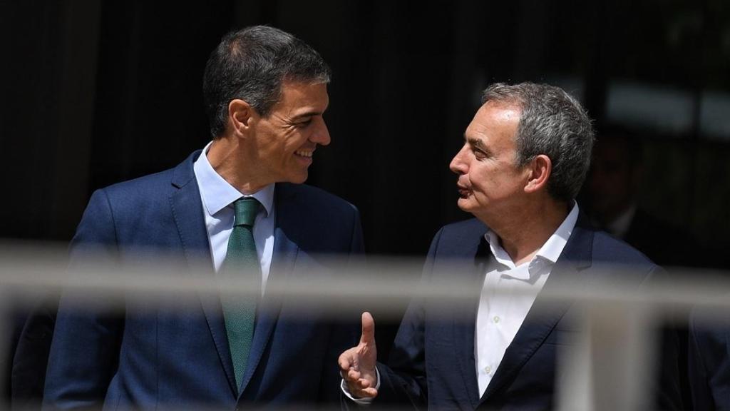 Pedro Sánchez y José Luis Rodríguez Zapatero en el 20º aniversario de la ley de matrimonio homosexual, el pasado junio en Madrid.