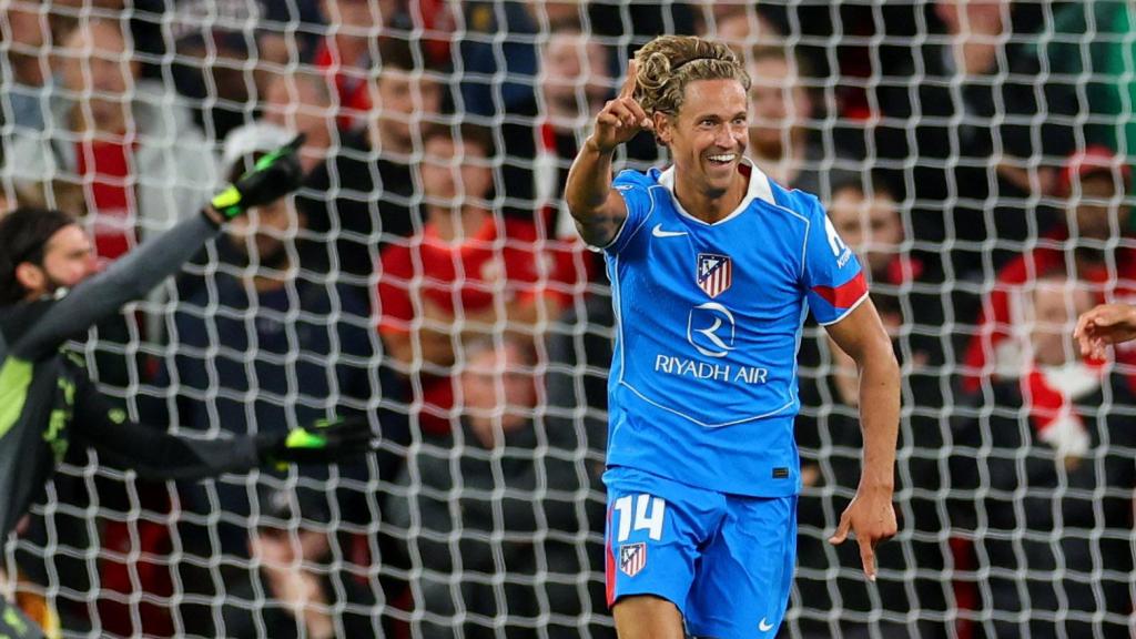 Marcos Llorente celebra su gol contra el Liverpool.