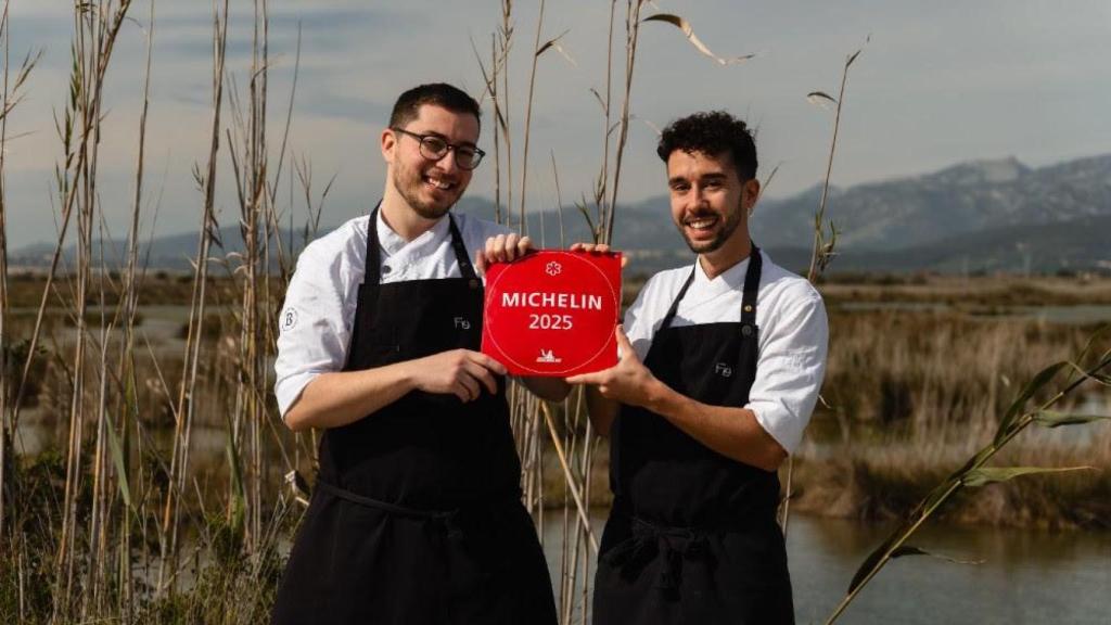 Aleix Serra y Marc Marsol, en la Albufera de Alcudia (Mallorca).