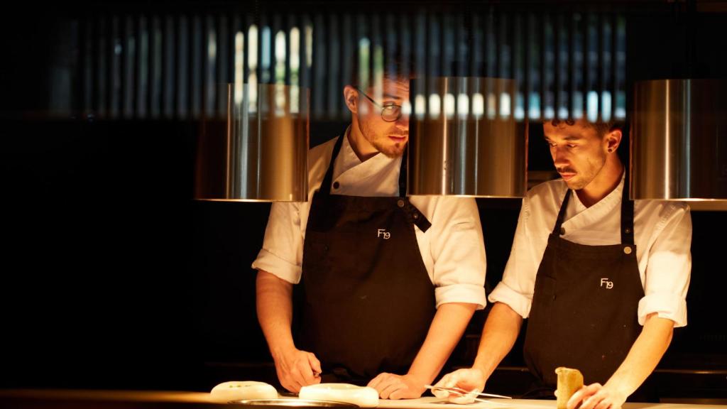 Aleix Serra y Marc Marsol en la cocina de Fusion19.