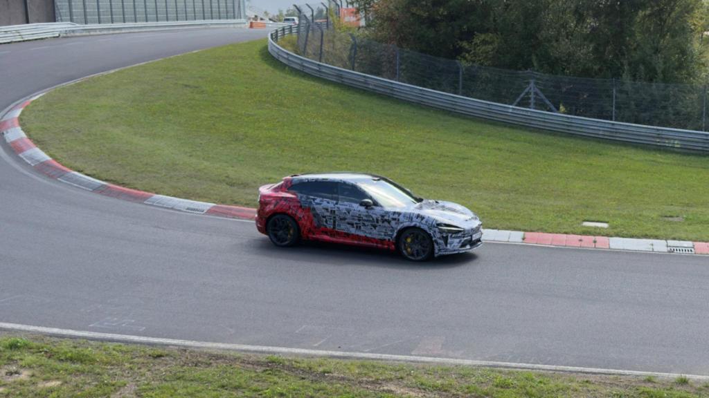 Xiaomi YU7 GT circulando por el Nürburgring