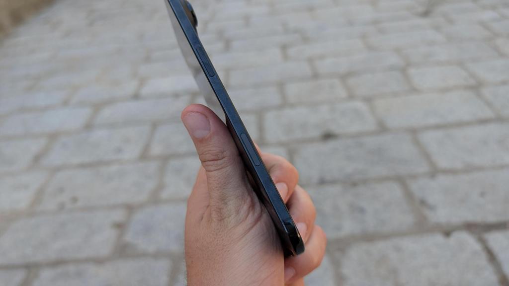 iPhone Air, con marco de titanio.