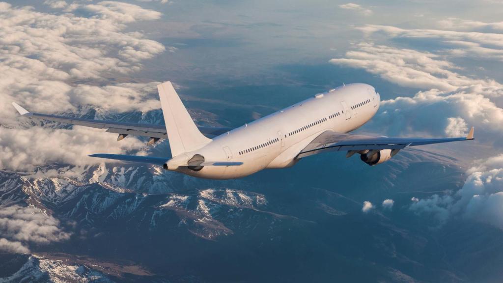 Un avión en pleno vuelo.