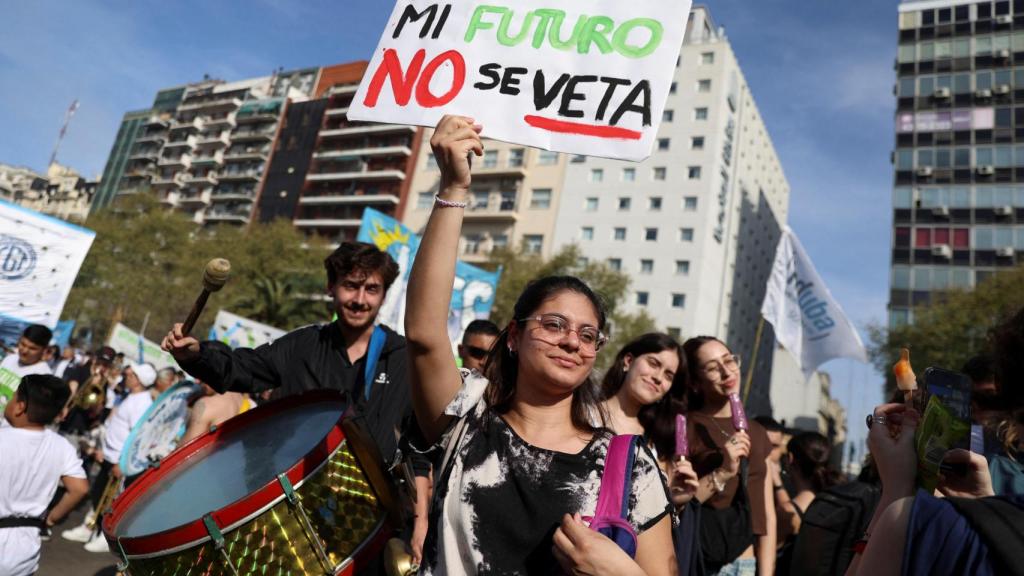 Marcha en defensa de la educación pública en Buenos Aires este miércoles.