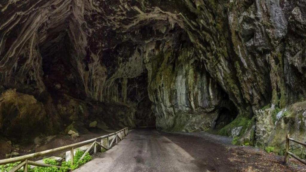 La Cuevona es el único acceso a Cuevas del Agua.