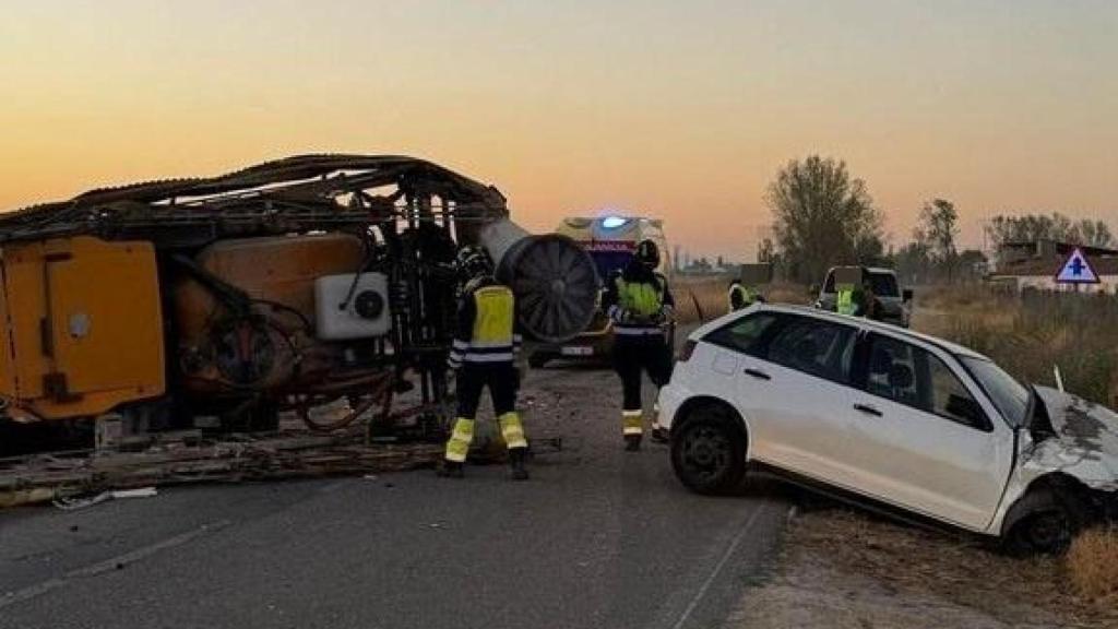 Imagen del accidente en Chañé (Segovia) entre un tractor y un turismo