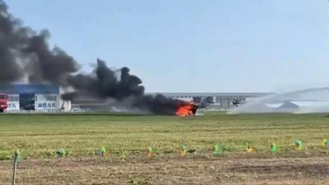Momento en el que una de las aeronaves se incendia.