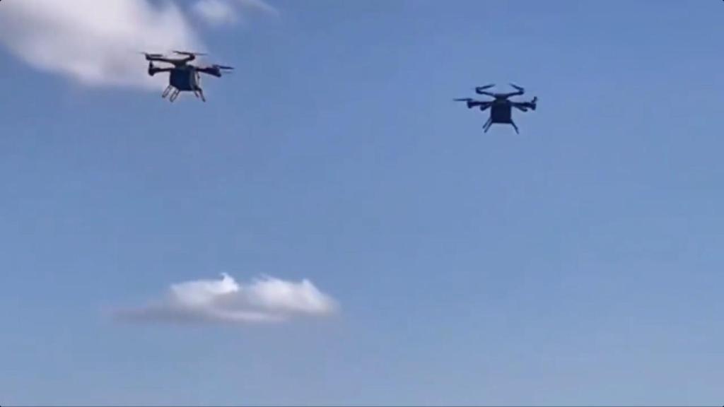 Captura del momento en el que vuelan los dos eVTOL.