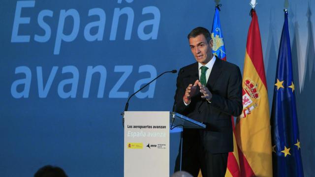 El presidente del Gobierno, Pedro Sánchez, durante la presentación de las inversiones previstas en los aeropuertos durante el quinquenio 2027-2031, que se espera que dupliquen las de los últimos años.