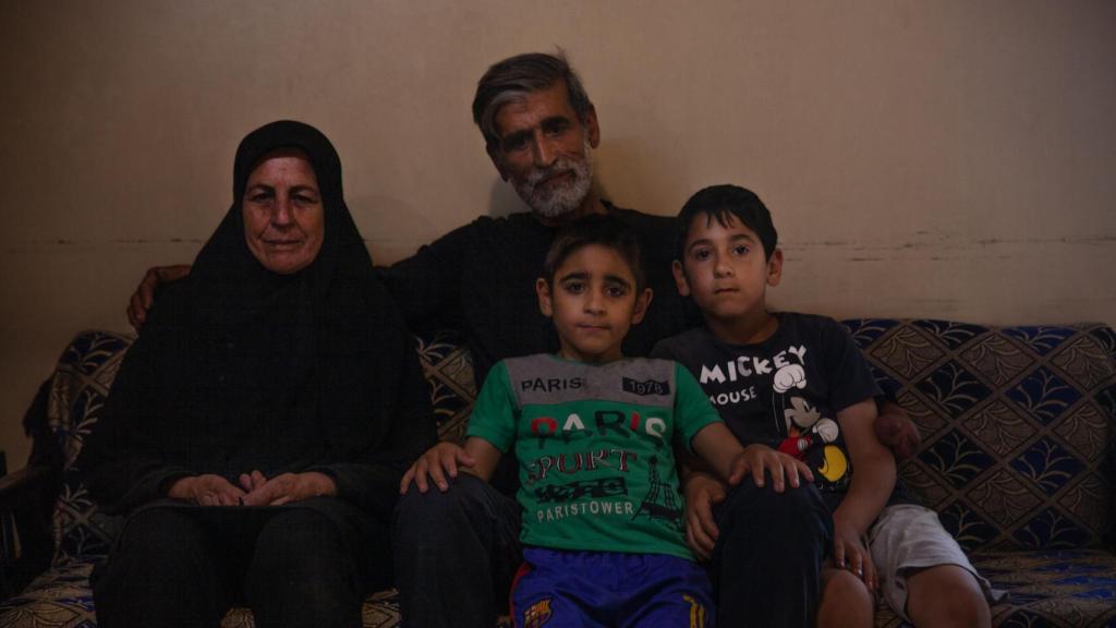 Jaafar junto a su familia.