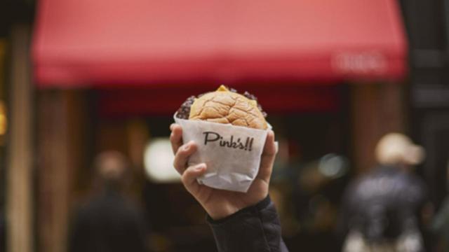 Una hamburguesa de Pink's.