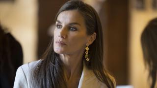 La reina Letizia en la Ciudad de los Muertos en El Cairo, Egipto.