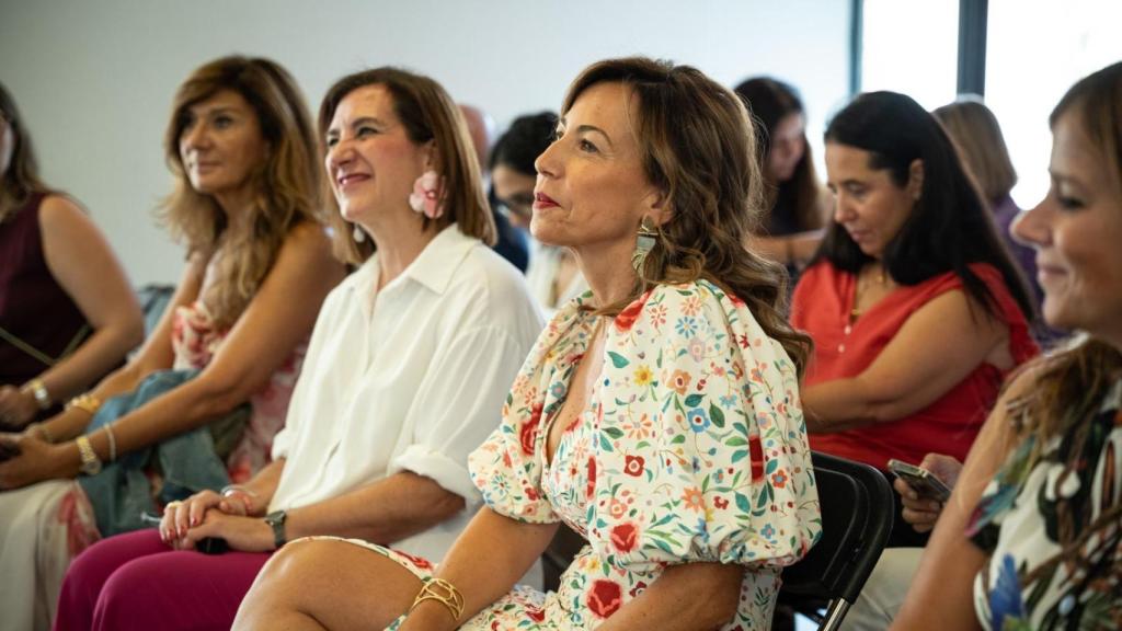 La alcaldesa Natalia Chueca en Madrid, junto a la concejala de Cultura, Sara Fernández.