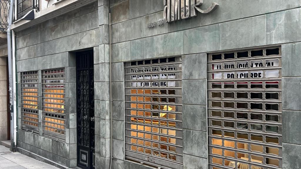 La fachada de Joyería Amor antes de abrir en sus últimas horas de atención al público.