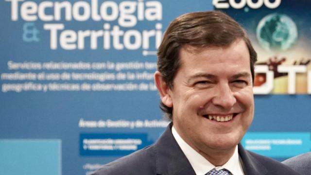 El presidente de la Junta de Castilla y León Alfonso Fernández Mañueco, clausura el acto de aniversario de Tecopysa y Cotesa