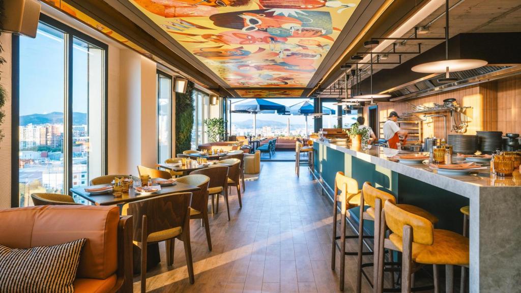 El interior del restaurante, en la planta 15 del hotel The Social Hub.