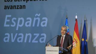 El presidente de AENA, Maurici Lucena, durante la presentación de las inversiones previstas en los aeropuertos durante el quinquenio 2027-2031. EFE/Morell