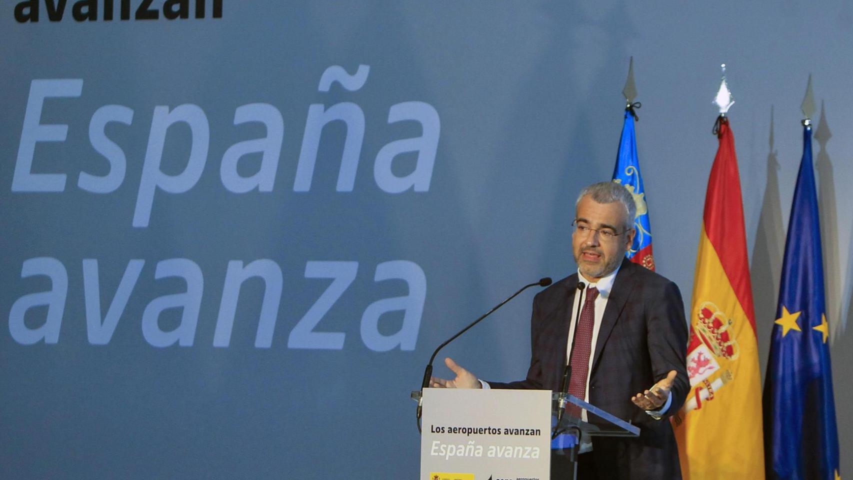 El presidente de AENA, Maurici Lucena, durante la presentación de las inversiones previstas en los aeropuertos durante el quinquenio 2027-2031.