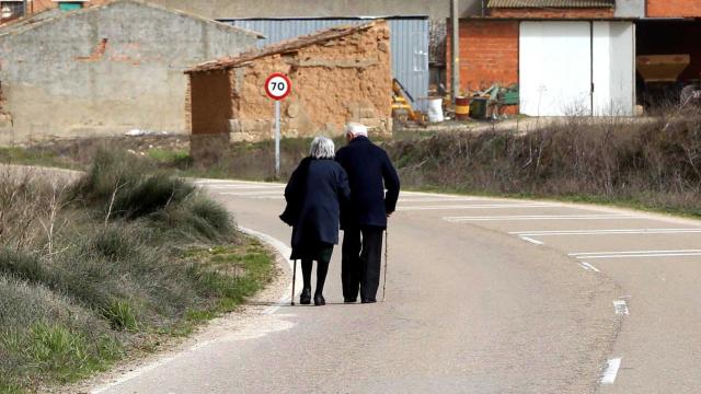 Castilla y León se arruga en el espejo del futuro: será la segunda región más envejecida de Europa en 2040