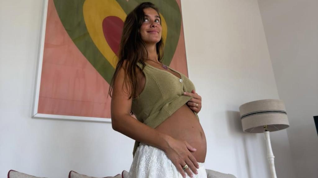 María Pombo luce su embarazo.