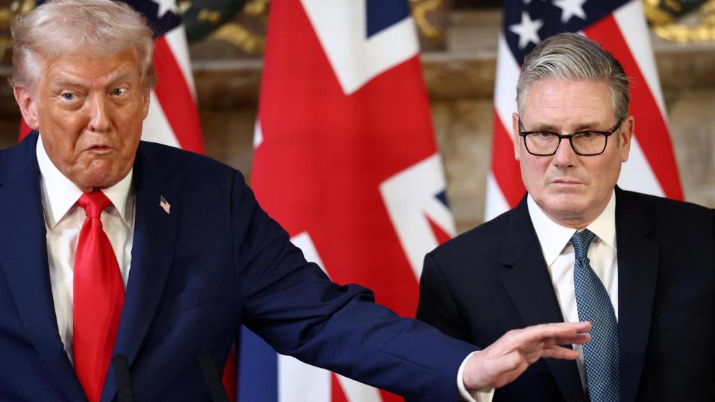Trump atiende a la prensa junto a Starmer este jueves