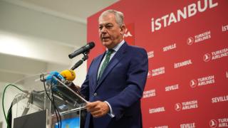 José Luis Sanz, en el acto de inauguración del nuevo vuelo Sevilla-Estambul.