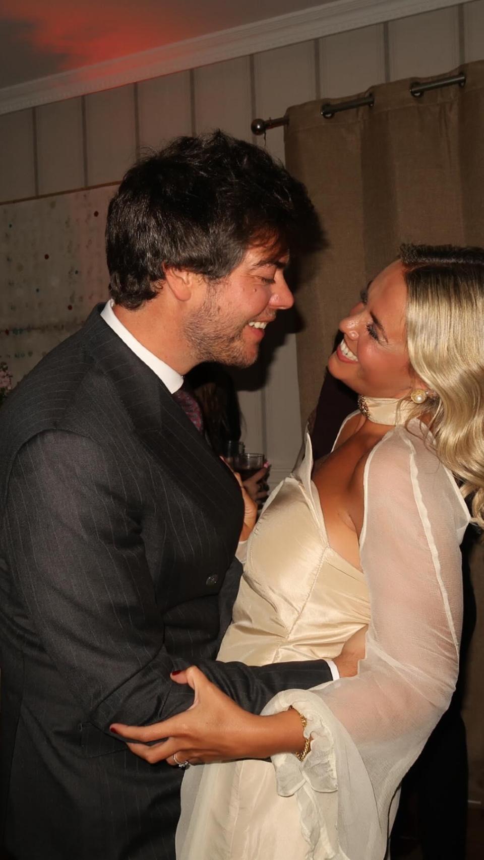 Adrián Lozano y Pati Cabetas, en una fotografía de redes sociales.