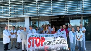 Una de las últimas concentraciones por una agresión a un sanitario en Málaga.
