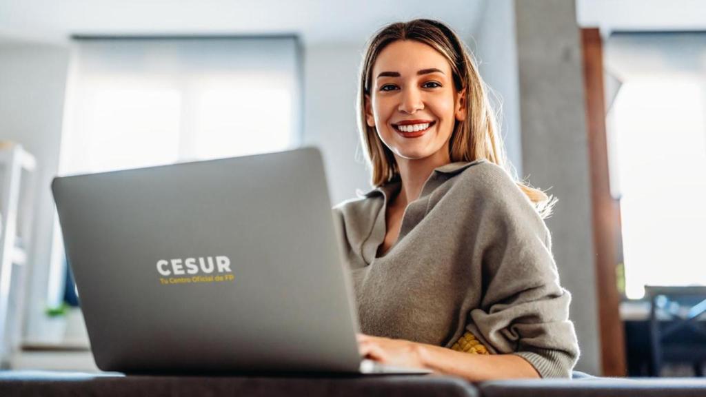 Una alumna de Cesur.