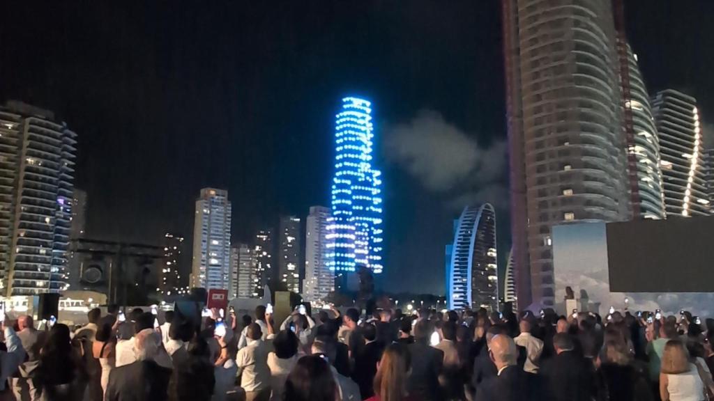 El mayor espectáculo de drones en la Comunitat Valenciana para recrear la silueta de la torre.