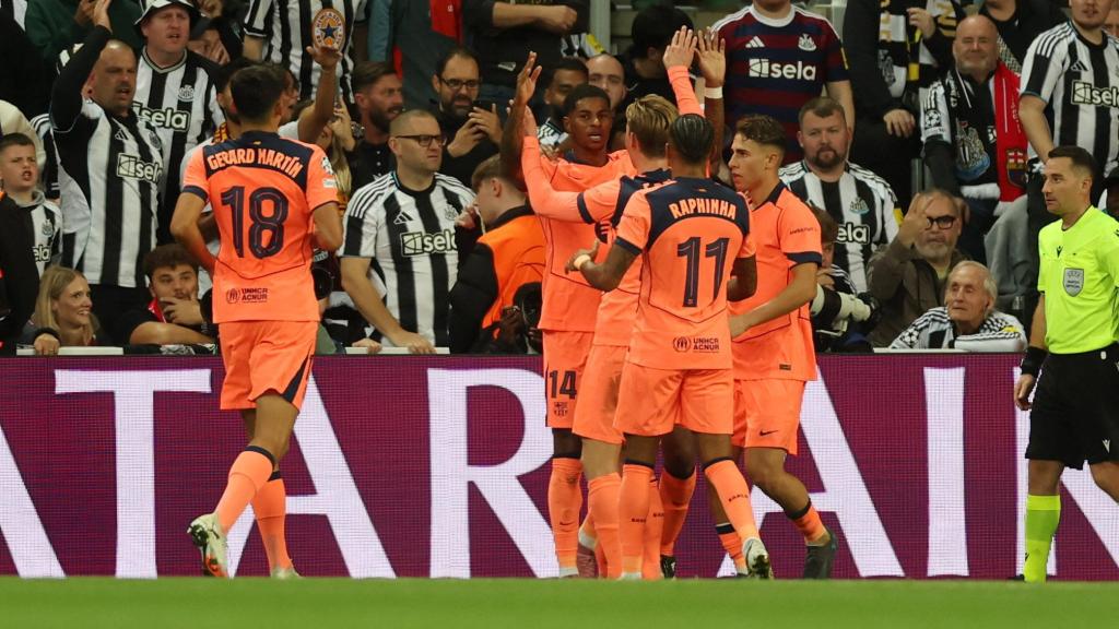 Los jugadores del Barça celebran el segundo gol de Rashford.