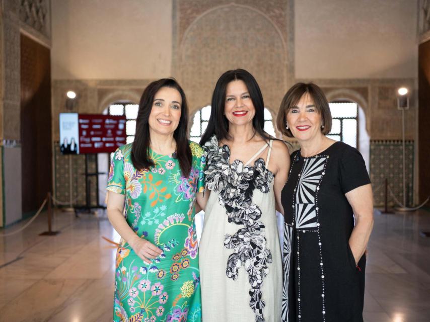Pilar Dalbat, junto a Cruz Sánchez de Lara y Charo Izquierdo.