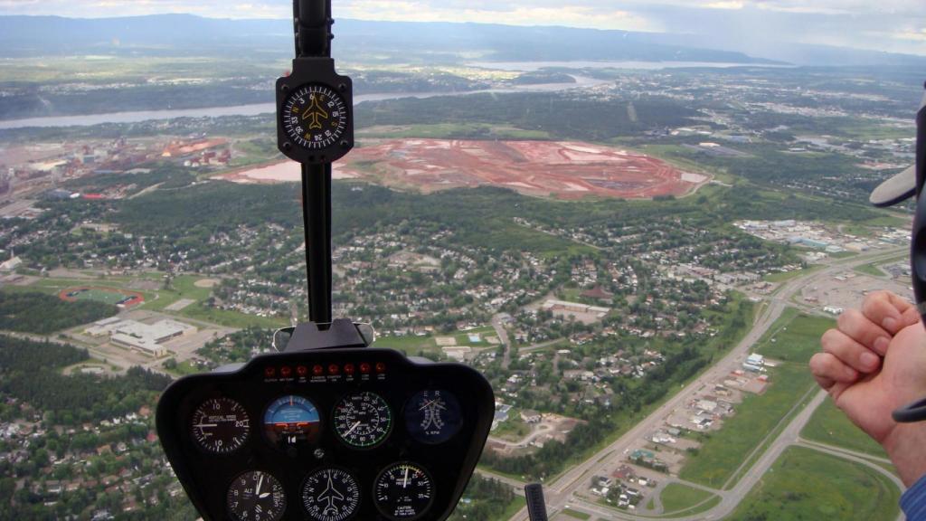 Imagen aérea del depósito de barro rojo cerca de Arvida, en Canadá