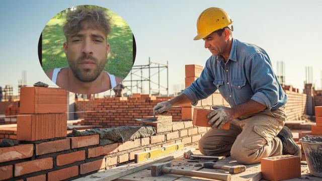 Montaje de Rafael Cubero y un albañil en una imagen creada con IA.