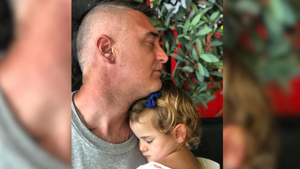 Javier Ibarra (Kase.O) con su hija en una foto de Instagram en 2020.
