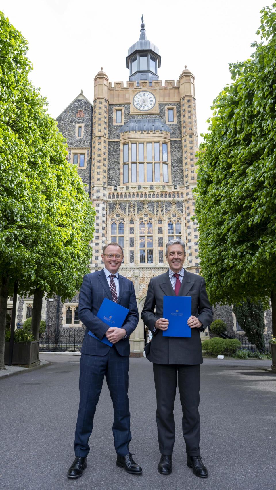 Dr. Stephen Spurr y Richard Cairns at Brighton College.