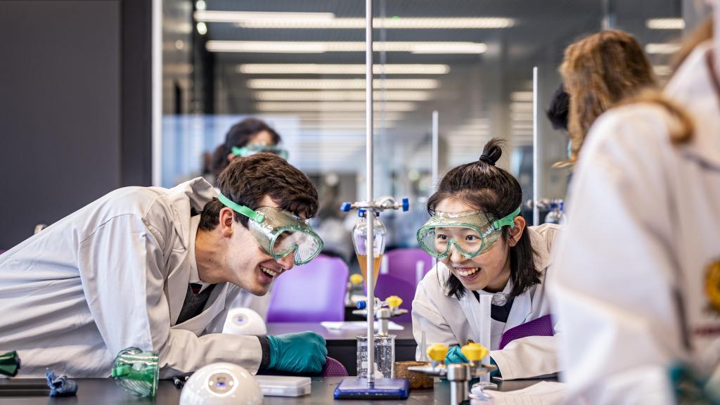 Laboratorio del Brighton College.