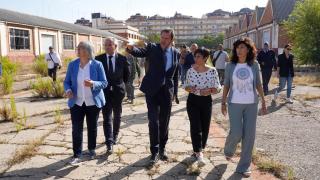 La ministra de Vivienda y Agenda Urbana, Isabel Rodríguez; el titular de Transportes y Movilidad Sostenible, Óscar Puente, y la de Igualdad, Ana Redondo, visitan los terrenos del acuartelamiento de La Rubia, en Valladolid, este viernes