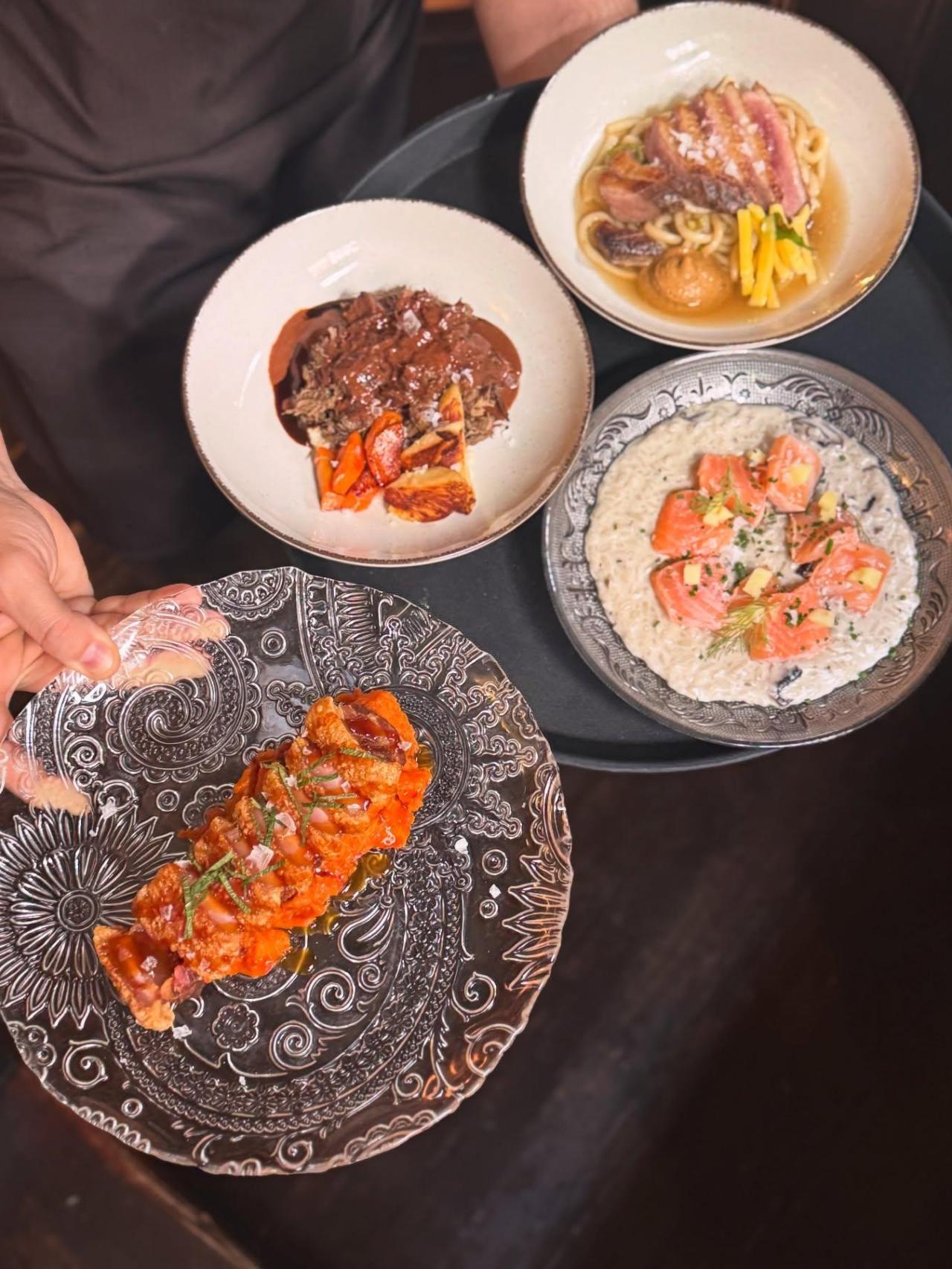 Platos principales de Balcón Gastrobar.