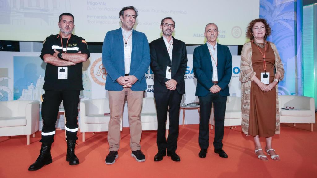 Miembros de la mesa Sanidad y Emergencias: necesidad de un marco legal actualizado. Protocolos de actuación y coordinación.